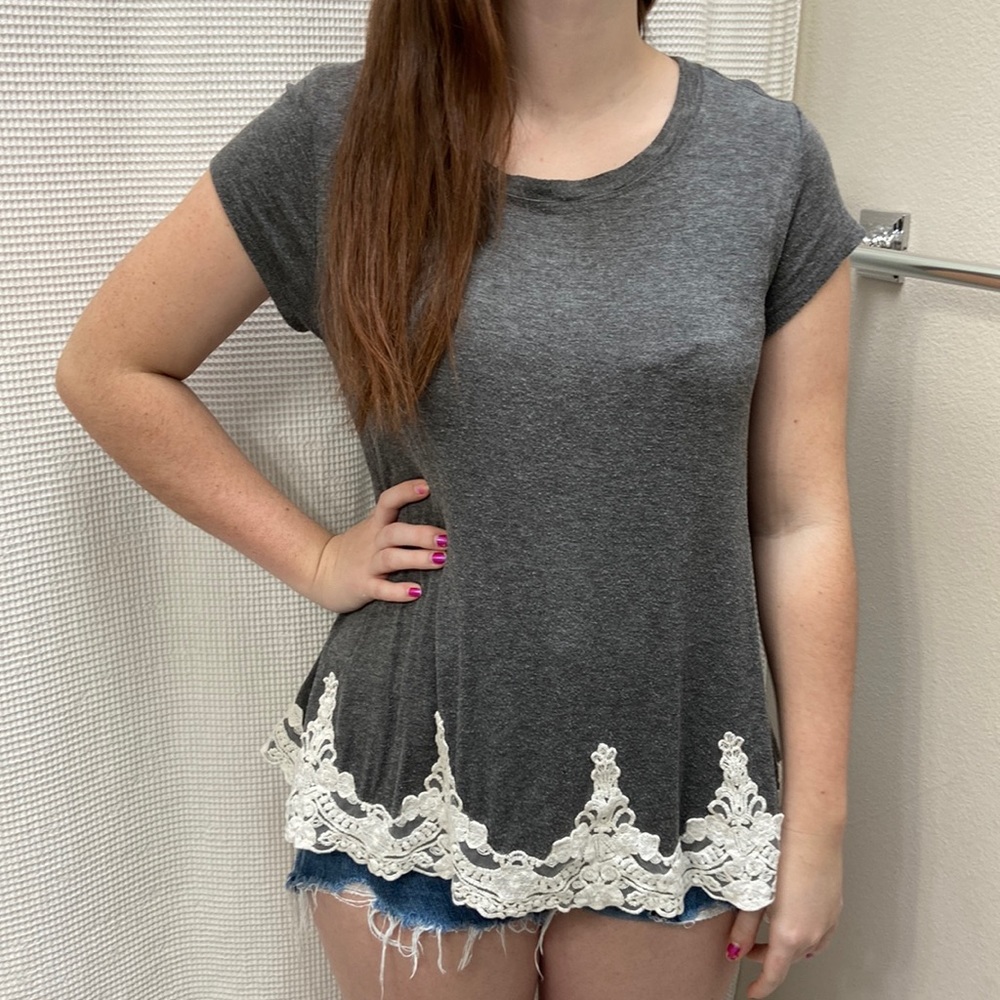 Women’s Xhilaration gray flowy lace embellished short sleeve top. Size medium. - Picture 2 of 8